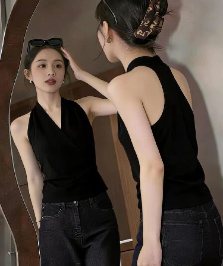 여름 행침 목 맨위 핫걸 몸매 가꾸기 V넥 검정색 조끼 여성 아름다움 뒤로 인사이드 가져 가라. 외출용 디자인 센스 민소매 슬립