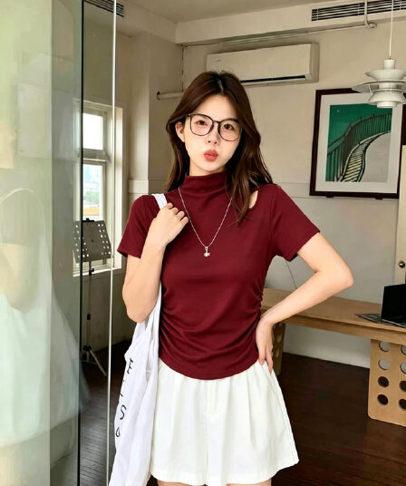 반하이넥 홀로우 아웃 커피 색상 반팔 티셔츠 여성 2026 새로운 주름 슬림해 보이는 이른 가을 쇼트 스타일 기본 셔츠 맨위