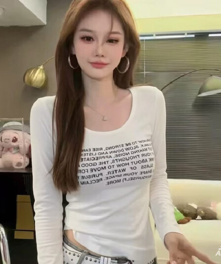 아메리칸 핫걸 바람 u 칼라 알파벳 프린트 긴팔 티셔츠 여성 2026 가을 새로운 몸매 가꾸기 슬림해 보이는 맨위