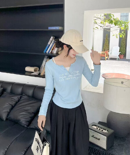 한국 동대문 2026 가을 겨울 패션 다용도 알파벳 주름 페이크 레이어드 슬림해 보이는 긴팔 티셔츠 맨위