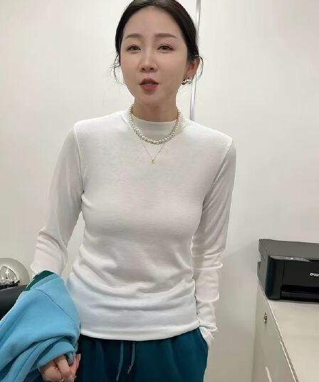 화이트 반하이넥 기본 셔츠 여성 2026 봄 가을 새로운 고급 다용도 작은 스탠드 칼라 티셔츠 슬림해 보이는 외국 가스 인사이드 가져 가라.
