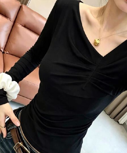 디자인 센스 주름 비스듬한 칼라 긍정적 인 어깨 긴팔 티셔츠 여성 가을 새로운 아름다운 슬림해 보이는 인사이드 가져 가라. 만나는 검정색 맨위