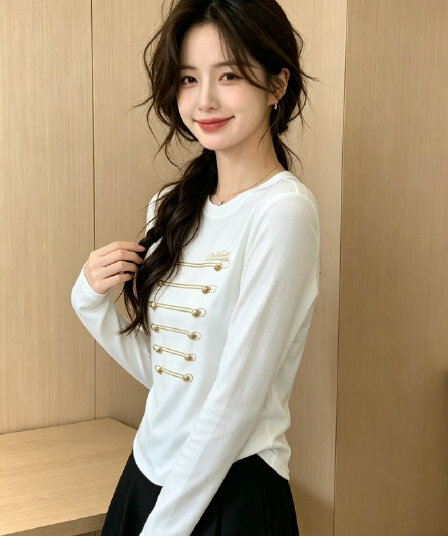 고유 한 금속 버클 라운드 넥 외국 가스 긴팔 티셔츠 여성 2026 가을 새로운 한국 스타일 몸매 가꾸기 작은 대중 만나는 맨위