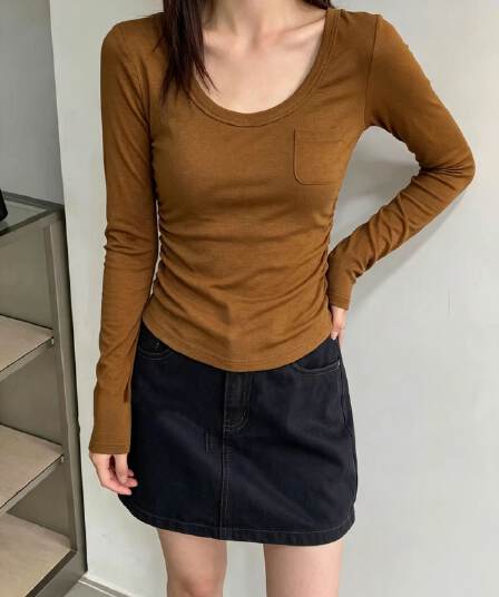 한 부서 뒤로 칼라 표준 u 칼라 긴팔 티셔츠 여성 2026 이른 가을 새로운 몸매 가꾸기 슬림해 보이는 다용도 품격 작은 대중 맨위