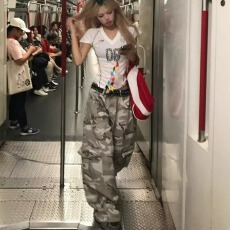 批发美式复古迷彩工装裤男女春夏新款宽松直筒显瘦高街<b class='q'>潮</b>流弯刀休闲裤