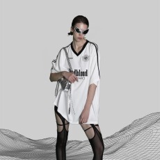 批发新款小众V领运动风短袖T恤<b class='q'>男</b>女宽松潮流INS球衣休闲打底衫T恤百搭