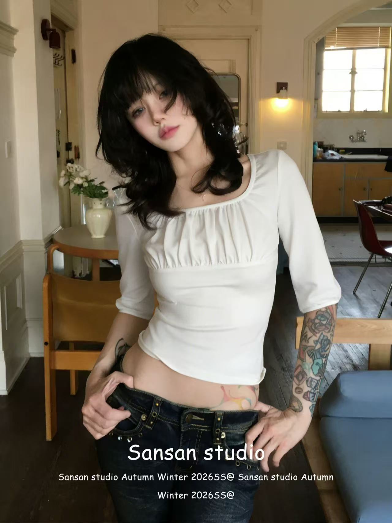 품격 광장 칼라 긍정적 인 어깨 중간 소매 티셔츠 2026 여름 미니멀리즘 몸매 가꾸기 슬림해 보이는 작은 대중 다용도 쇼트 스타일 맨위