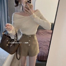 批发<b class='q'>纯</b>欲御姐范穿搭设计感露肩休闲洋气针织长袖上衣➕短裤套装时尚女