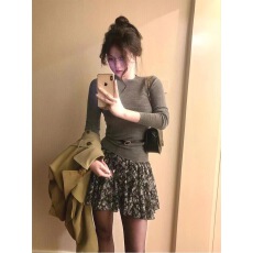 批发淡人温柔高知灰色圆领简约针织衫女长袖<b class='q'>纯</b>色修身显瘦气质内搭上衣