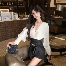 批发欧美性感辣妹撞色V领蝙蝠袖气质衬衫绑带收腰长袖上衣女2025新款