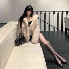 批发高级仿狐狸毛皮草皮毛一体女2025新款初<b class='q'>冬</b>独特漂亮短款毛毛厚外套