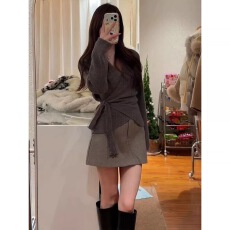 批发韩系V领系带毛衣女秋冬季松弛感气质修身显瘦收腰长袖超好看上衣