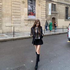 批发新款韩系收腰连帽大毛领短款2025巨好看羽绒服冬季女款羽绒外套冬