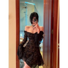 批发性感辣妹今年流行的裙子禁欲系<b class='q'>女装</b>低胸方领蕾丝连衣裙秋2026新款