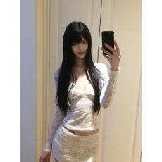 批发莲的百万 2025秋季新款性感<b class='q'>纯</b>欲法式蕾丝打底衫半身短裙两件套装