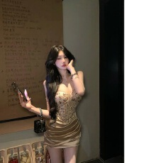 批发牛了牛了 法式吊带连衣裙女2025冬季抹胸性感包臀裙拼接宴会裙子