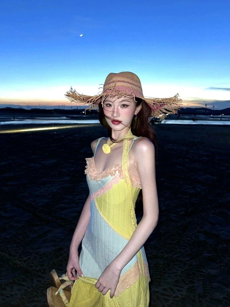 세련된 배색 패치워크 레이스 허리 수축 휴가 바람 슬립 드레스 여름 디자인 센스 고급 슬림해 보이는 롱 스커트 여성