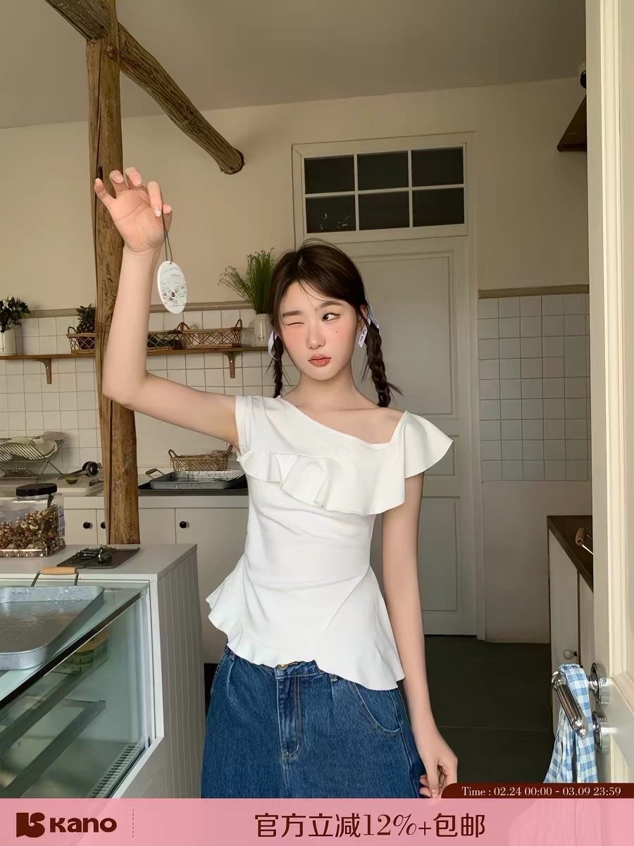 안녕하세요. 대포 프랑스식 비스듬한 어깨 계층의 감각 반팔 티셔츠 여성 여름 2026 새로운 슈퍼 잘 생긴 프릴 맨위