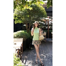 批发实拍实价时髦气质显瘦修身百搭圆领背心+法式时尚百搭修身半身裙