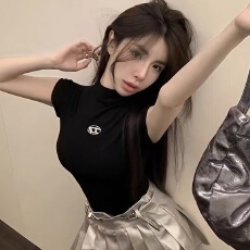 批发白小鱼 乖乖甜桃 半高领夏季辣妹收腰显瘦短款T恤无袖上衣女ins