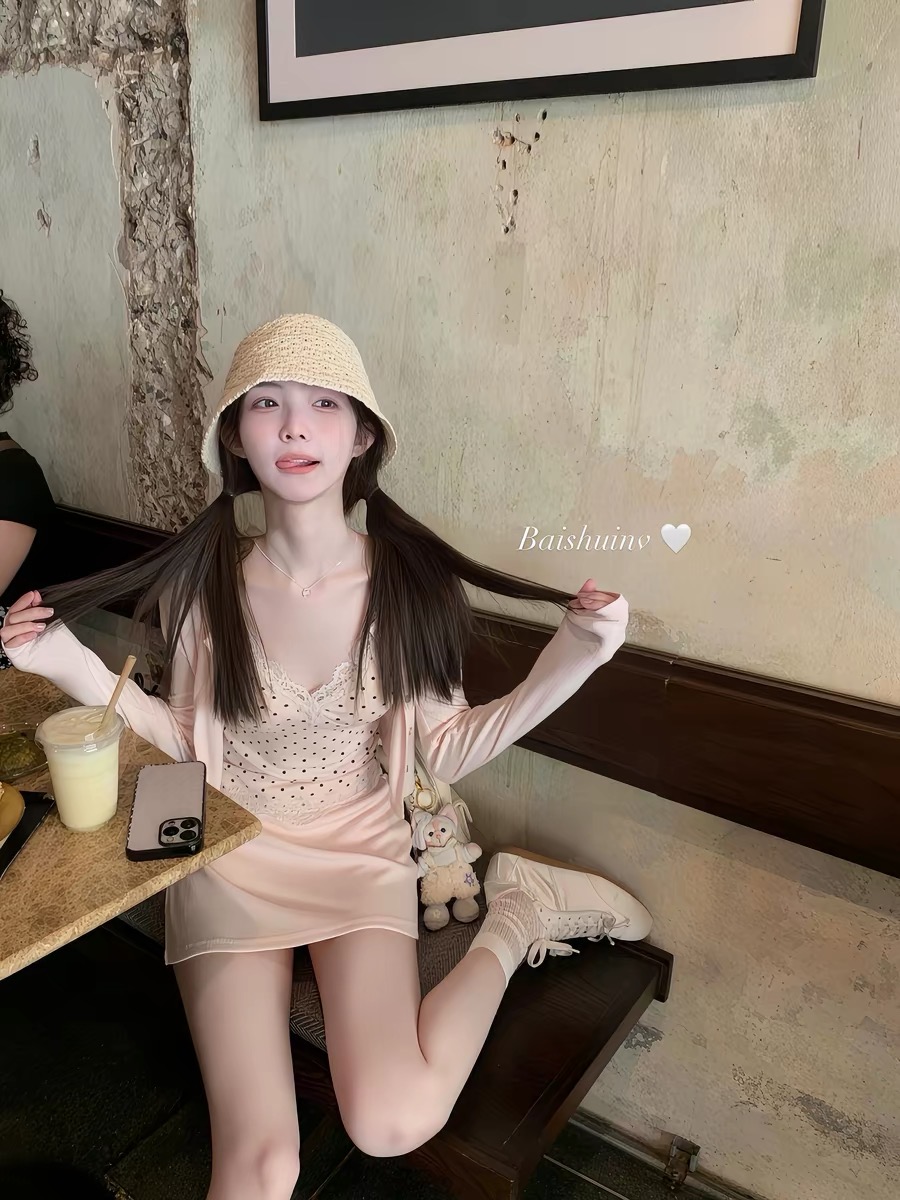 화이트 워터 여성 하고 싶은 대로 하게 하다 부서 라운드 넥 티셔츠 V넥 슬립 여성 봄 한 마디 반신 스커트 몸매 가꾸기 슬림해 보이는 순수한 욕망 세트