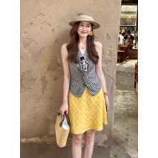 批发初夏精致小个子女神<b class='q'>范</b>气质高级感巨好看多巴胺格子背心连衣裙套装