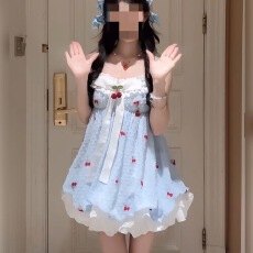 批发甜美温柔风海边度假风吊带连衣裙女春夏新款樱桃碎花设计感短裙<b class='q'>子</b>