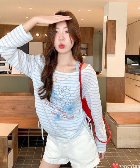 한 번 작은 짭짤한 한 부서 파란색 스트라이프 비스듬한 어깨 오프숄더 긴팔 티셔츠 여성 여름 새로운 얇은 스타일 자외선 차단 블라우스 맨위