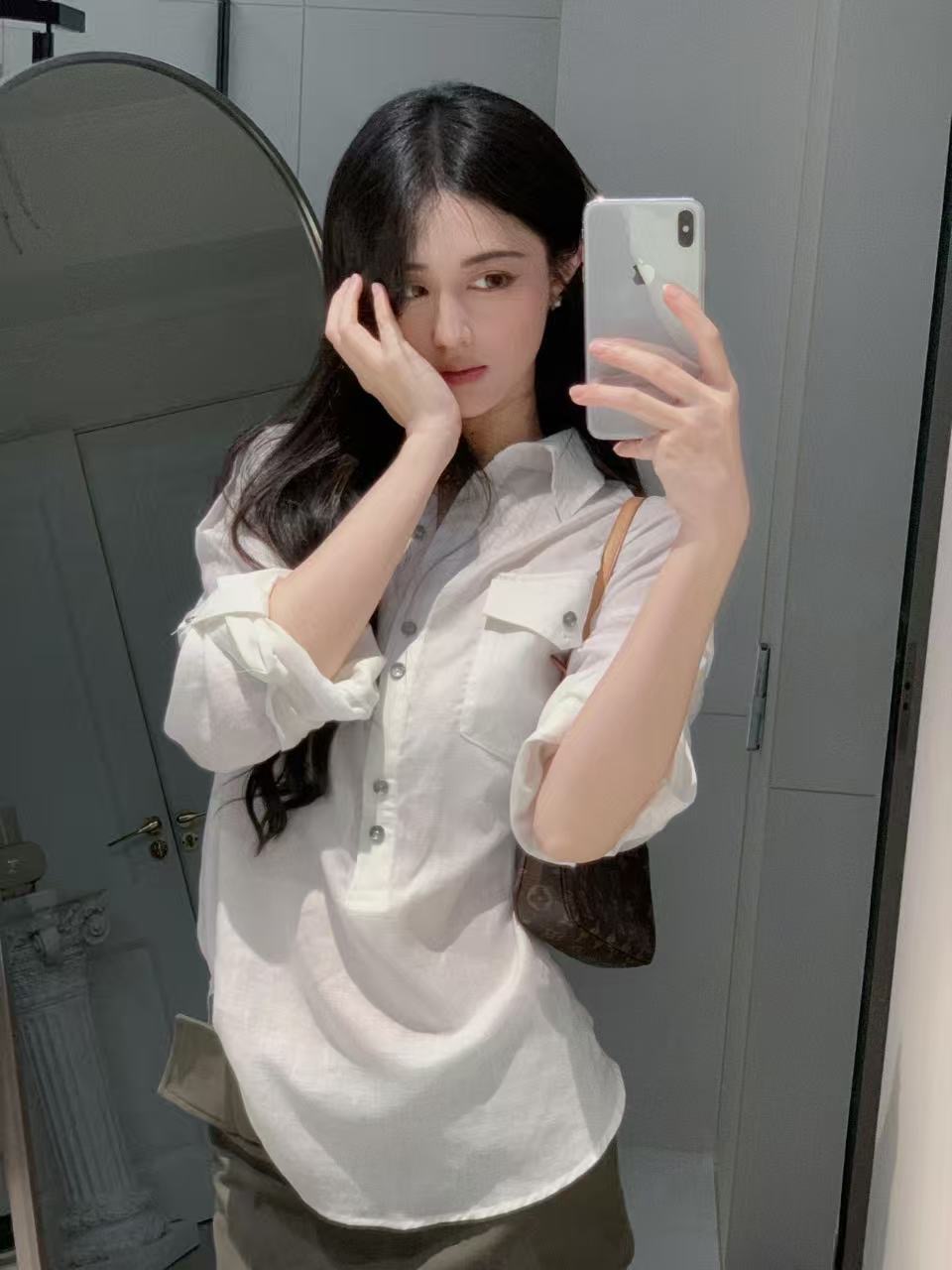 화이트 아마 POLO 칼라 긴팔 여성 셔츠 봄 뒤로 스트랩 루즈핏 셔츠 작은 대중 캐주얼 오픈 가디건 맨위