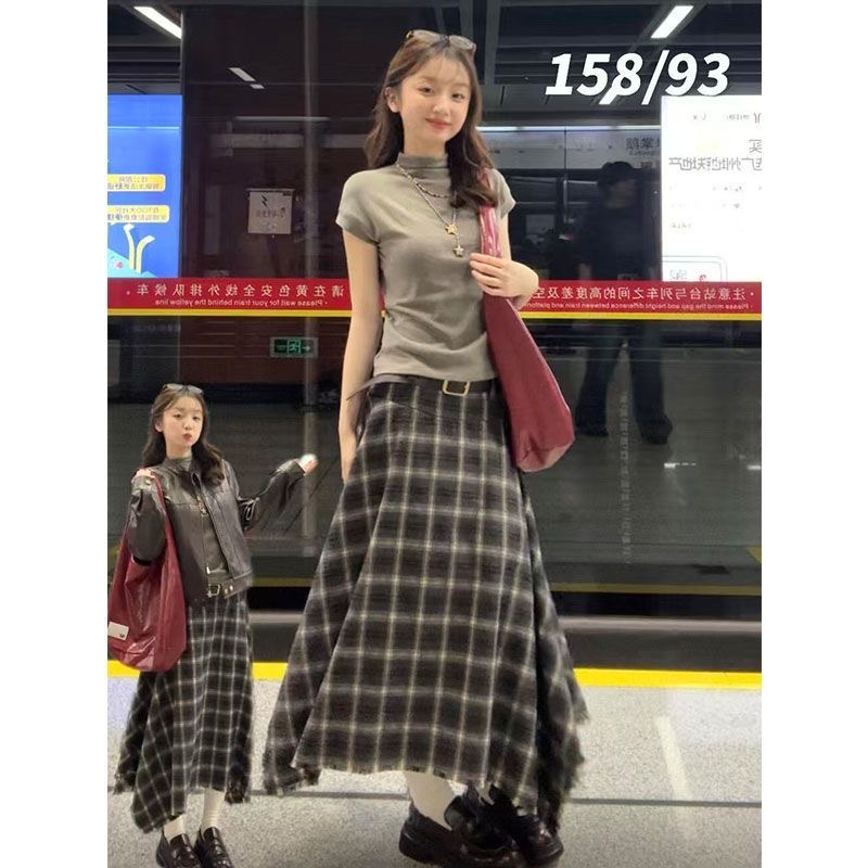 라드. 커피 색상 체크무늬 반신 스커트 여성 봄 불규칙 하이웨이스트 슬림해 보이는 중간 길이 빅 플레어 스커트