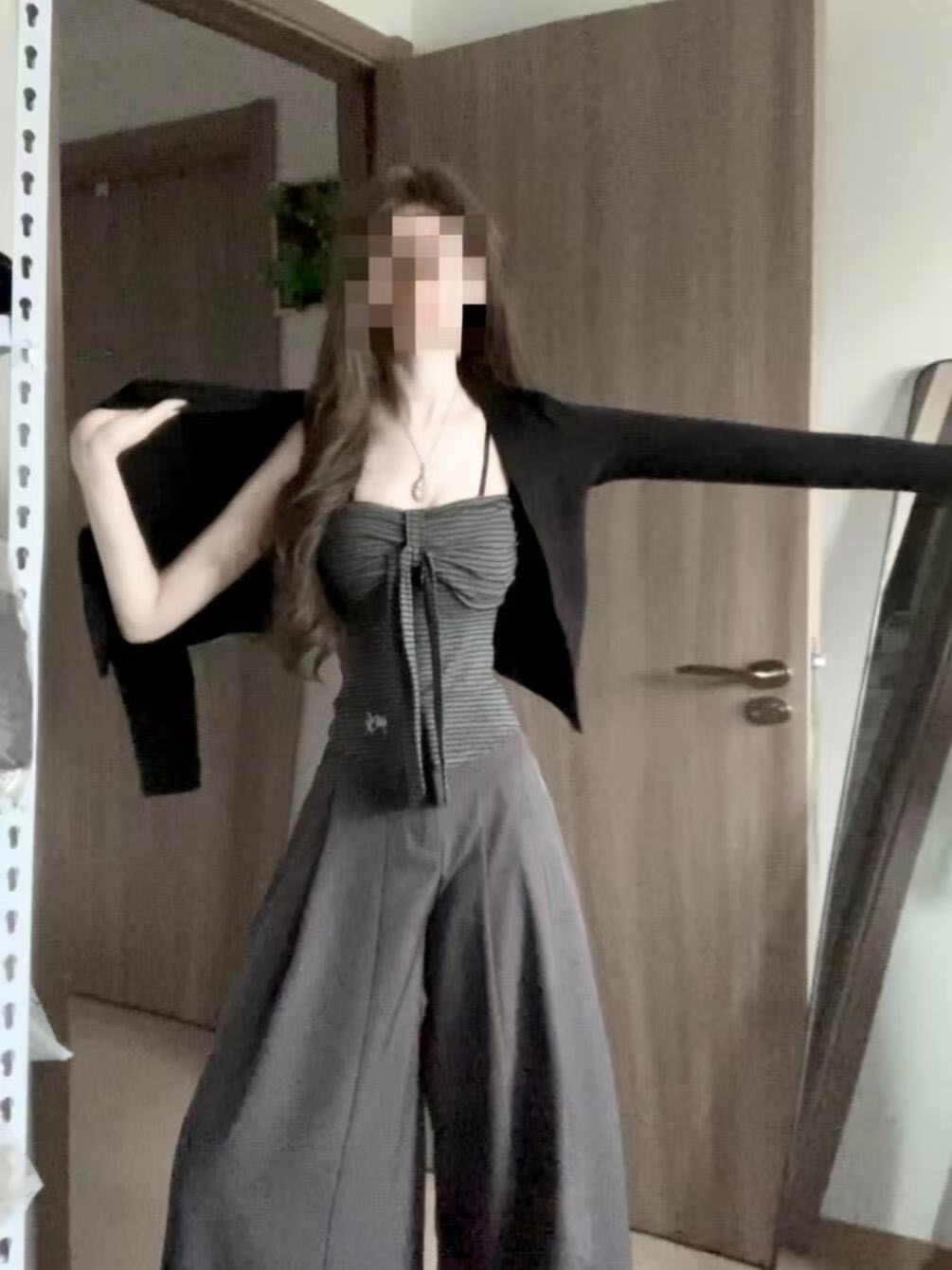 2026 슈퍼 화재 조기 봄 한 부서 ootd 착용 가져 가라. 전체 집합 검정색 오픈 가디건 스트라이프 캐미솔 투피스 슈트