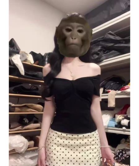 검정색 반팔 오프숄더 오프숄더 티셔츠 오프숄더 여름 아메리칸 몸매 가꾸기 긍정적 인 어깨 디자인 센스 순수한 욕망 V넥 짧은 맨위
