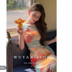 无艳一禾虞娇2026巨好看绝美不撞款印花飘带人丝高质感连衣裙