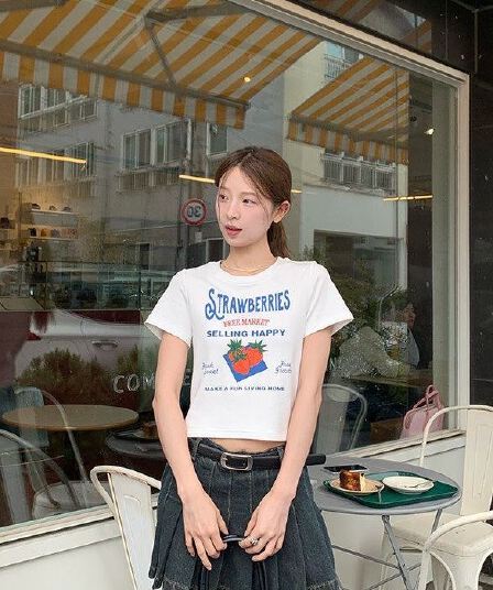 딸기 알파벳 프린트 반팔 긍정적 인 어깨 티셔츠 여성 여름 아메리칸 레트로 달콤한 핫걸 몸매 가꾸기 쇼트 스타일 다용도 맨위