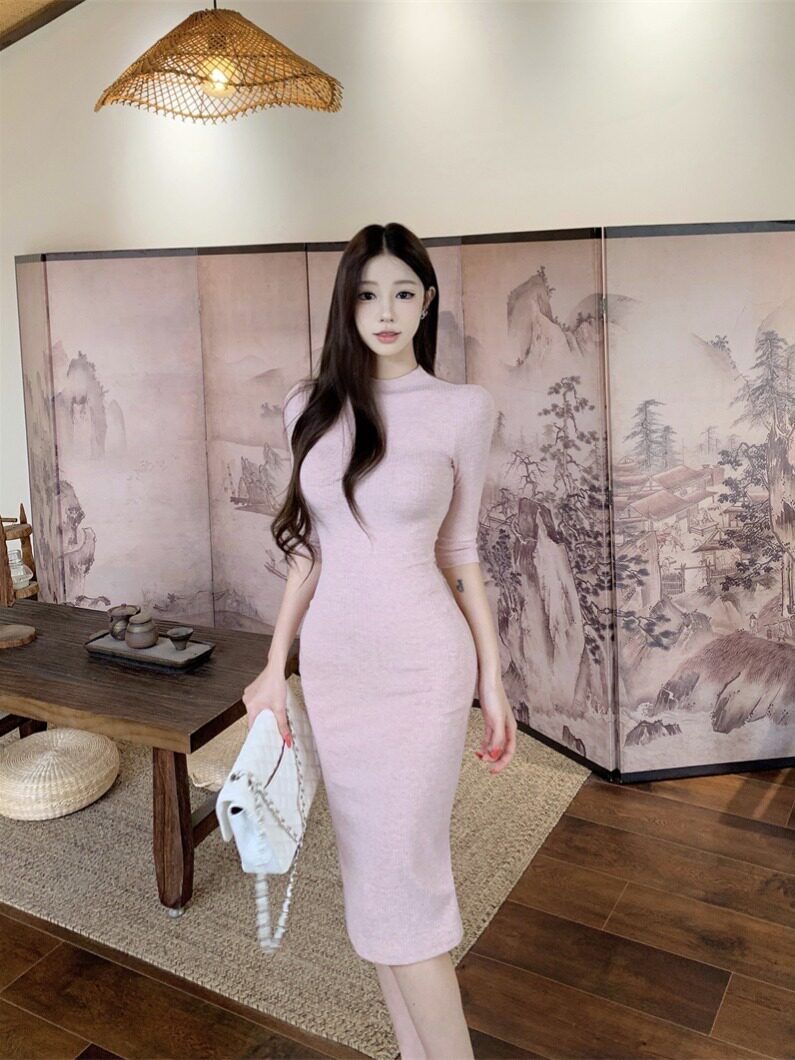 핑크색 반하이넥 니트 중간 소매 여성 드레스 여름 섹시함 순수한 욕망 아름다운 품격 몸매 가꾸기 타이트 스커트 짧은 치마