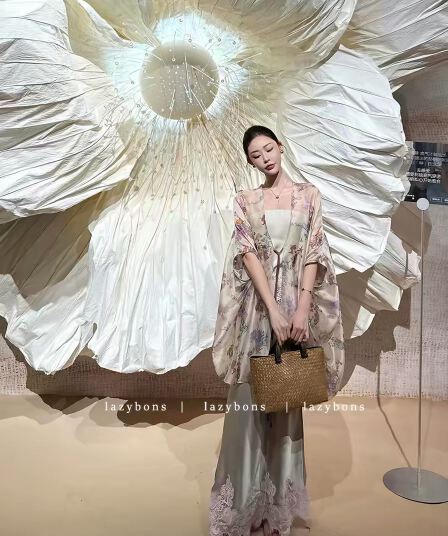 새로운 중식 국풍 세트 여성 봄 레트로 품격 새틴 튜브탑 맨위 레이스 반 스커트 프린트 오픈 가디건