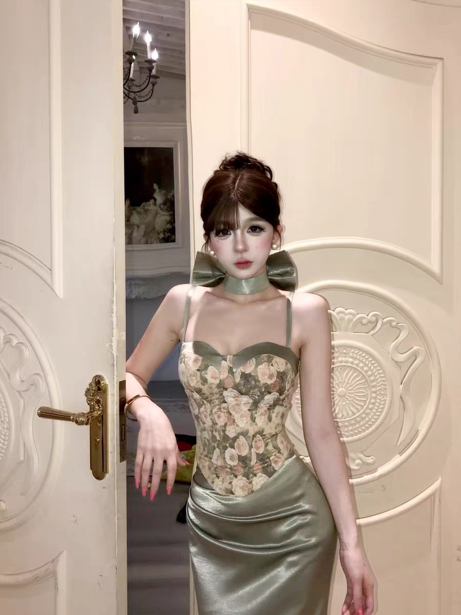 샤오 양 홈 닦아내 라. 차 고양이 지 가을 새로운 허리 수축 타이트 스커트 슬림해 보이는 디스플레이 몸 꽃무늬 슬립 세트