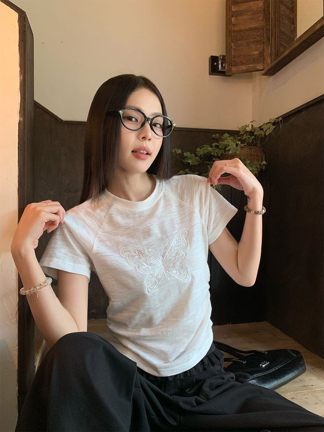 송 긍정적 인 En 화이트 긍정적 인 어깨 반팔 티셔츠 여성 여름 새로운 디자인 센스 몸매 가꾸기 쇼트 스타일 한 부서 착용 가져 가라. 작은 맨위
