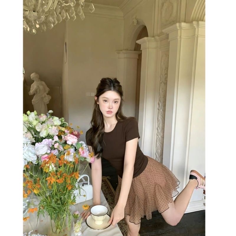 몸매 가꾸기 커피 색상 반팔 라운드 넥 긍정적 인 어깨 티셔츠 여성 여름 슬림해 보이는 허리 수축 기본 셔츠 핫걸 타이트 다용도 맨위