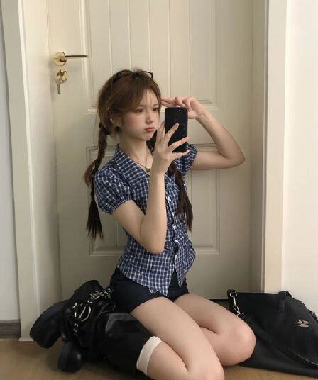 한 부서 레트로 체크무늬 나비 매듭 반팔 셔츠 거품 소매 작은 셔츠 여성 2026 새로운 몸매 가꾸기 고대 조기 센스 셔츠