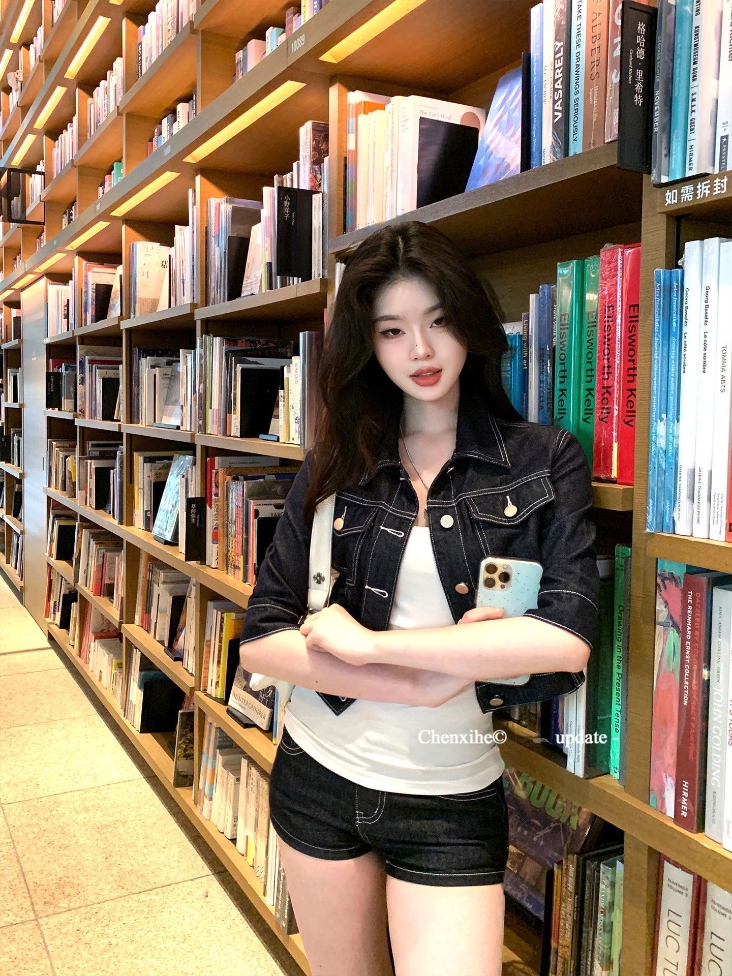 그는 아침 진한 파란색 주간 실크 데님 세트 여름 2025 새로운 폴로 칼라 쇼트 스타일 맨위 하이웨이스트 스트레이트 반바지