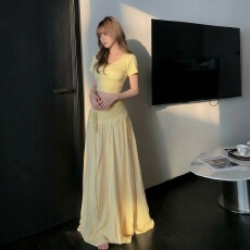 批发己出货 修身显瘦短袖上衣大摆半身长裙<b class='q'>两件套</b>