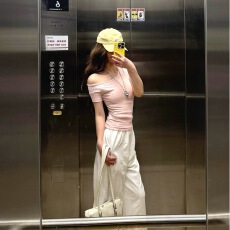 批发己出货 ~纯欲风烫钻斜肩短袖修身<b class='q'>T</b><b class='q'>恤</b>夏季新款辣妹