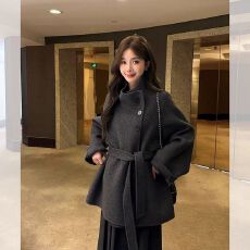 批发韩系立领短款棕色毛呢外套<b class='q'>女</b>2025秋冬新款小个子洋气系带呢子<b class='q'>大</b>衣