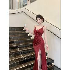 批发实拍高级感吊带开叉晚礼服修身气质小众宴会礼服裙