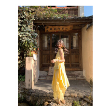 批发法式度假风气质黄色挂脖<b class='q'>连衣裙</b>女2025夏季显瘦露肩层叠大摆裙<b class='q'>长裙</b>