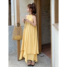 批发法式度假风气质黄色挂脖<b class='q'>连衣裙</b>女2025夏季显瘦露肩层叠大摆裙<b class='q'>长裙</b>