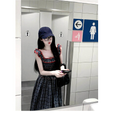 批发2025新款法式一字肩格子条纹吊带背心<b class='q'>连衣裙</b>子女夏季穿搭显瘦<b class='q'>长裙</b>