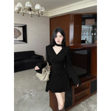 批发纯欲风V领肩垫<b class='q'>修身</b>配飘带连衣裙女秋冬性感开叉喇叭袖收腰A字短裙