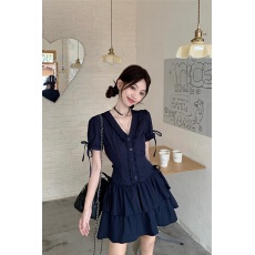 批发实价-韩系蕾丝花边v领短袖<b class='q'>连衣裙</b>女夏季新款修身收腰a字蓬蓬短裙